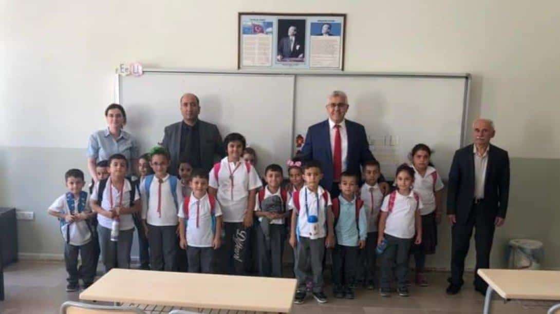 İlçe Milli Eğitim Müdürümüz Sayın Melih Veysel SAYAR Şehit Hamza Özçelik İlkokulu'nu Ziyaret Etti.
