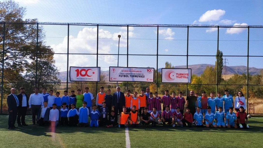 Cumhuriyetimizin 100. Yılı Kutlamaları çerçevesinde Ortaokullarımız arasında Futbol Turnuvası düzenlendi. 