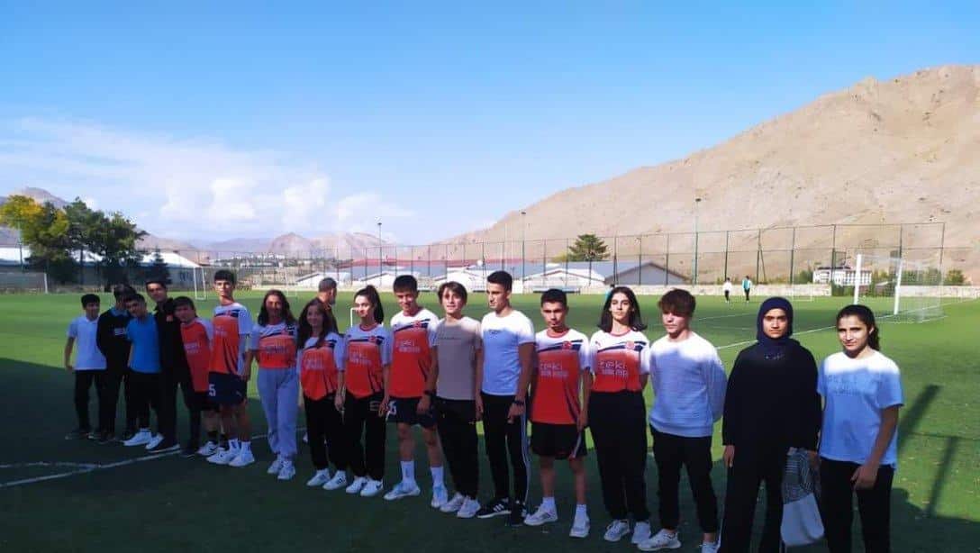 Cumhuriyetimizin 100. Yılı Kutlamaları çerçevesinde ve Hedef-Miras projesi kapsamında Liselerimiz  arasında Atletizm turnuvası düzenlendi. 
