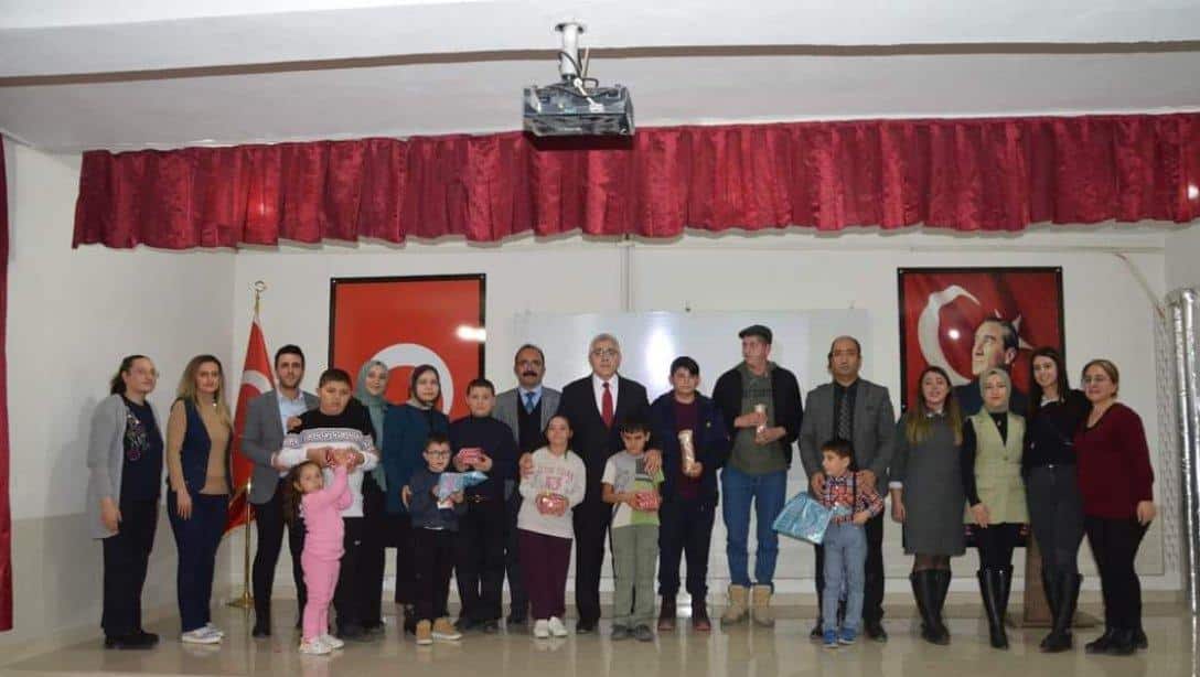 Danacı Sadık Özgür İlkokulu, Cumhuriyet Ortaokulu ve Nuri Demirağ METAL Özel Eğitim Sınıfı öğrencilerimiz  3 Aralık Dünya Engelliler Günü dolayısıyla program düzenledi.
